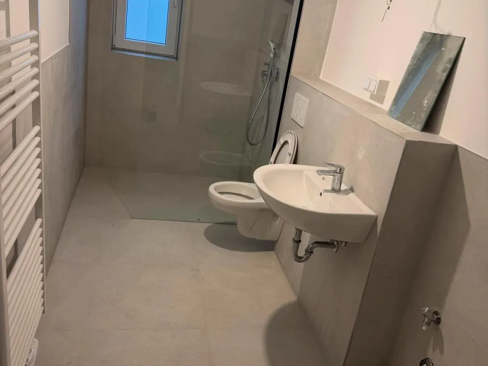 Kernsanierte 2-Zimmer-Wohnung mit Balkon und Keller