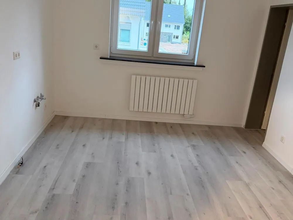 Kernsanierte 2-Zimmer-Wohnung mit Balkon und Keller