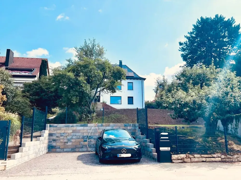 First Occupancy Möhringen: Stylish 3.5-Room Floor Apartment with Fireplace, Balcony & Garden