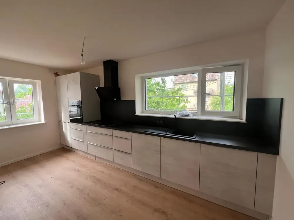 First Occupancy Möhringen: Stylish 3.5-Room Floor Apartment with Fireplace, Balcony & Garden