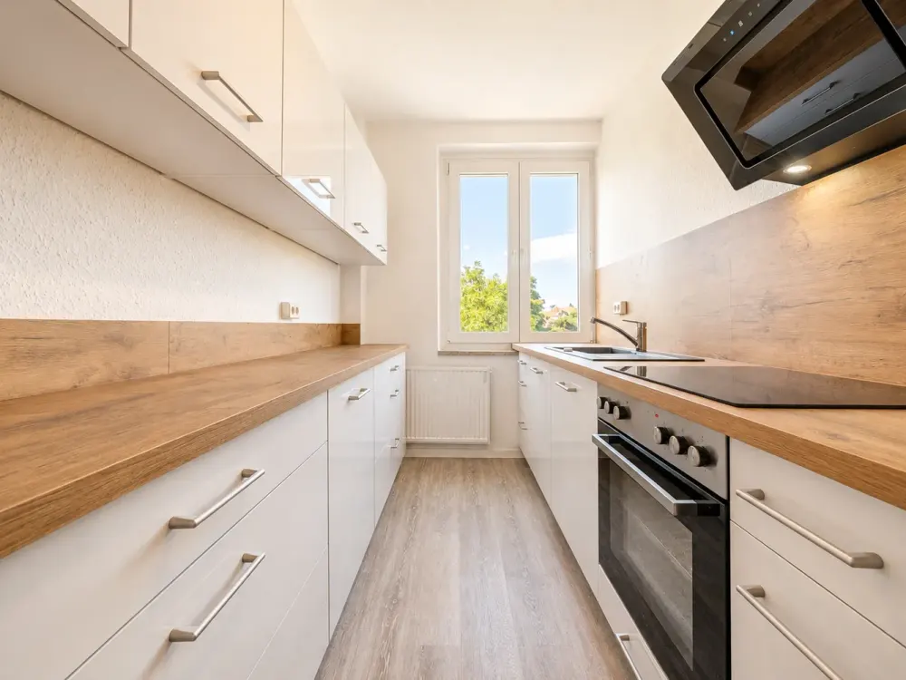 Neu Sanierte 4-RW * 2. OG * moderne EBK * Balkon * Tageslichtbad mit Wanne & WMA * zentral * TOP