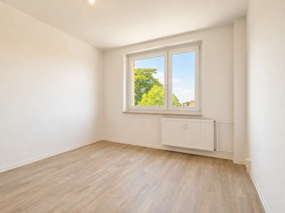 Neu Sanierte 4-RW * 2. OG * moderne EBK * Balkon * Tageslichtbad mit Wanne & WMA * zentral * TOP