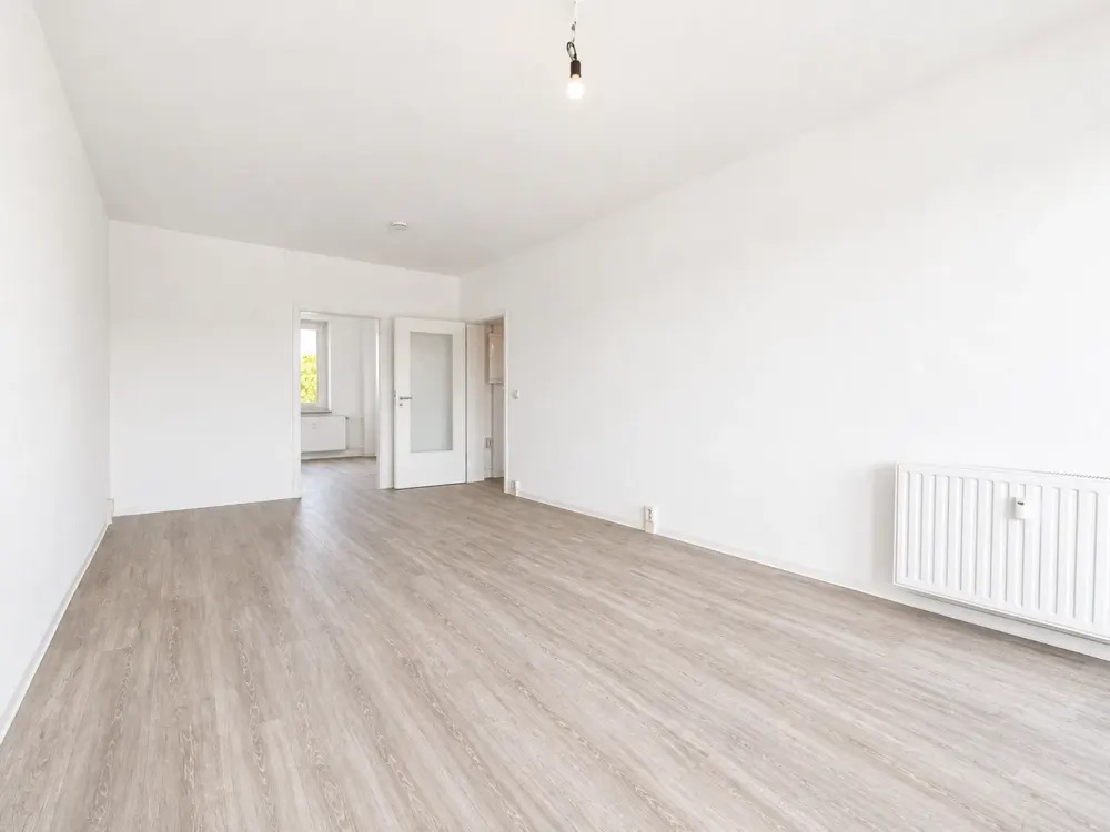 Neu Sanierte 4-RW * 2. OG * moderne EBK * Balkon * Tageslichtbad mit Wanne & WMA * zentral * TOP