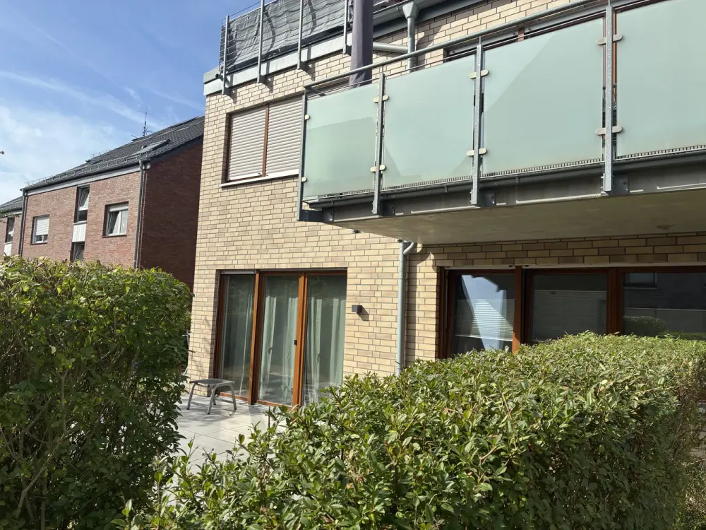 EG Wohnung mit Garten und 2 Terrassen zum 01.11.