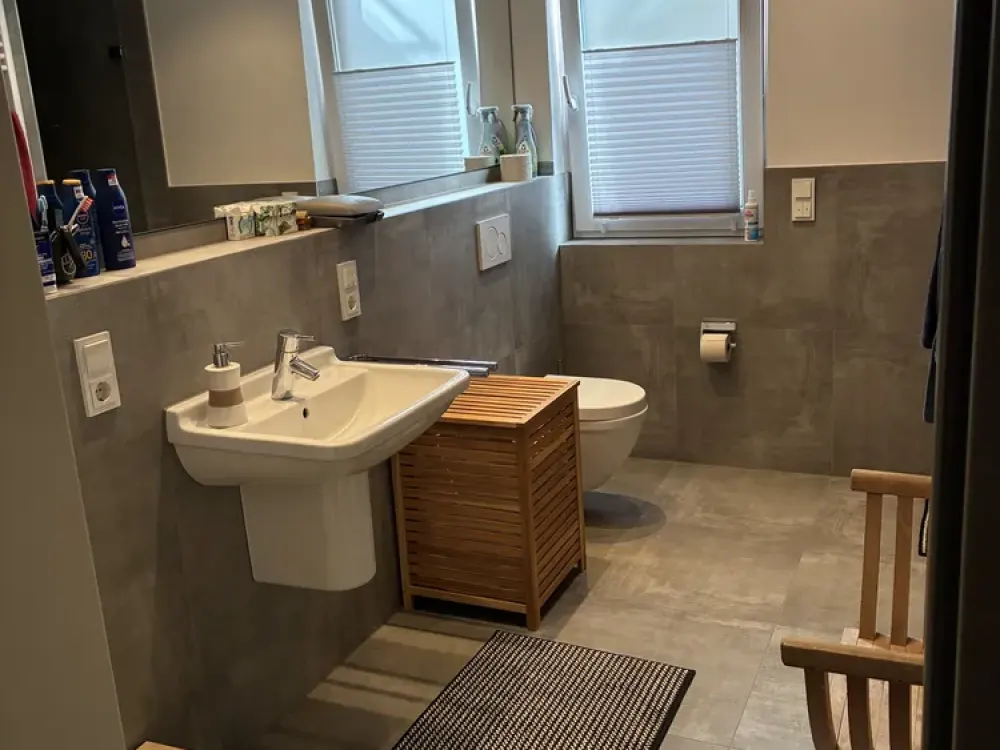 EG Wohnung mit Garten und 2 Terrassen zum 01.11.