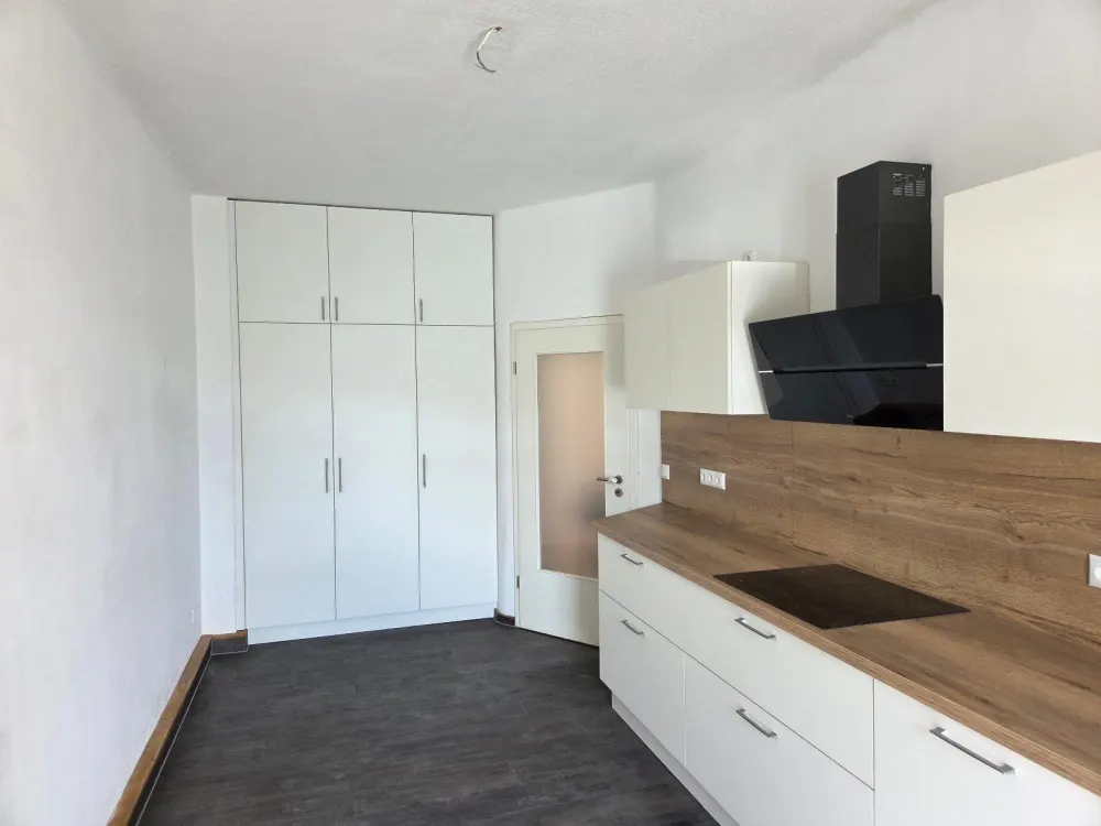Zentrumsnahe 3-ZKB mit neuer EBK, Süd-Balkon, Markisen und ...