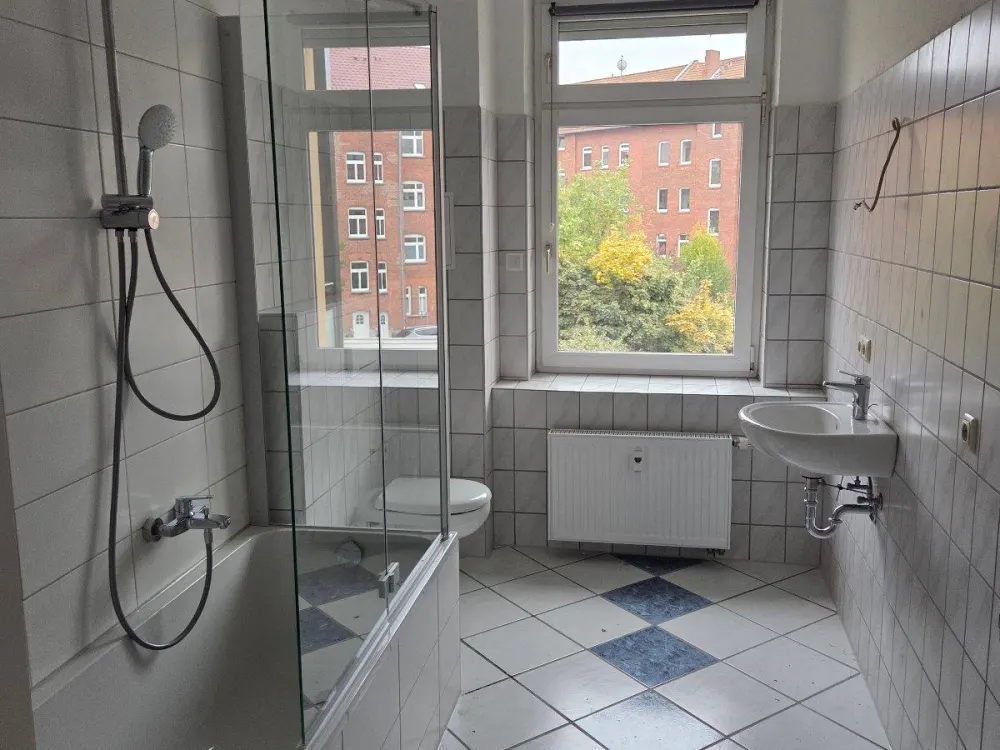 Zentrumsnahe 3-ZKB mit neuer EBK, Süd-Balkon, Markisen und ...