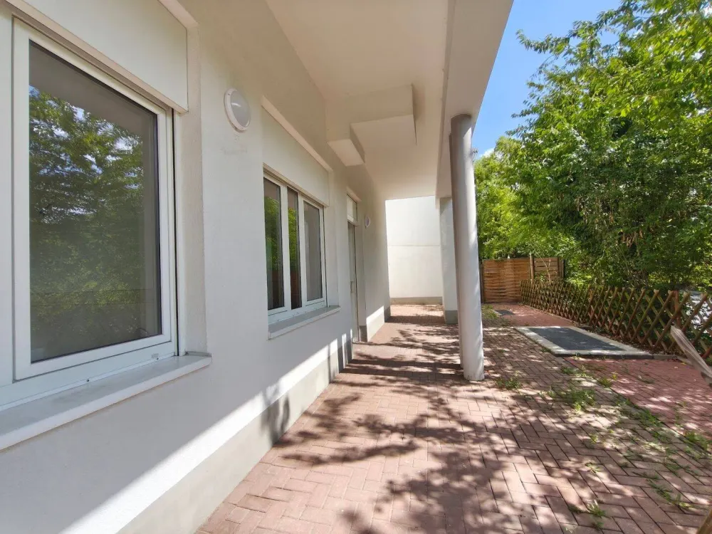 **Großzügige Fläche mit Garten, Ankleideraum, Speisekammer und Wohlfühlbad in idyllischer Wohnlage**
