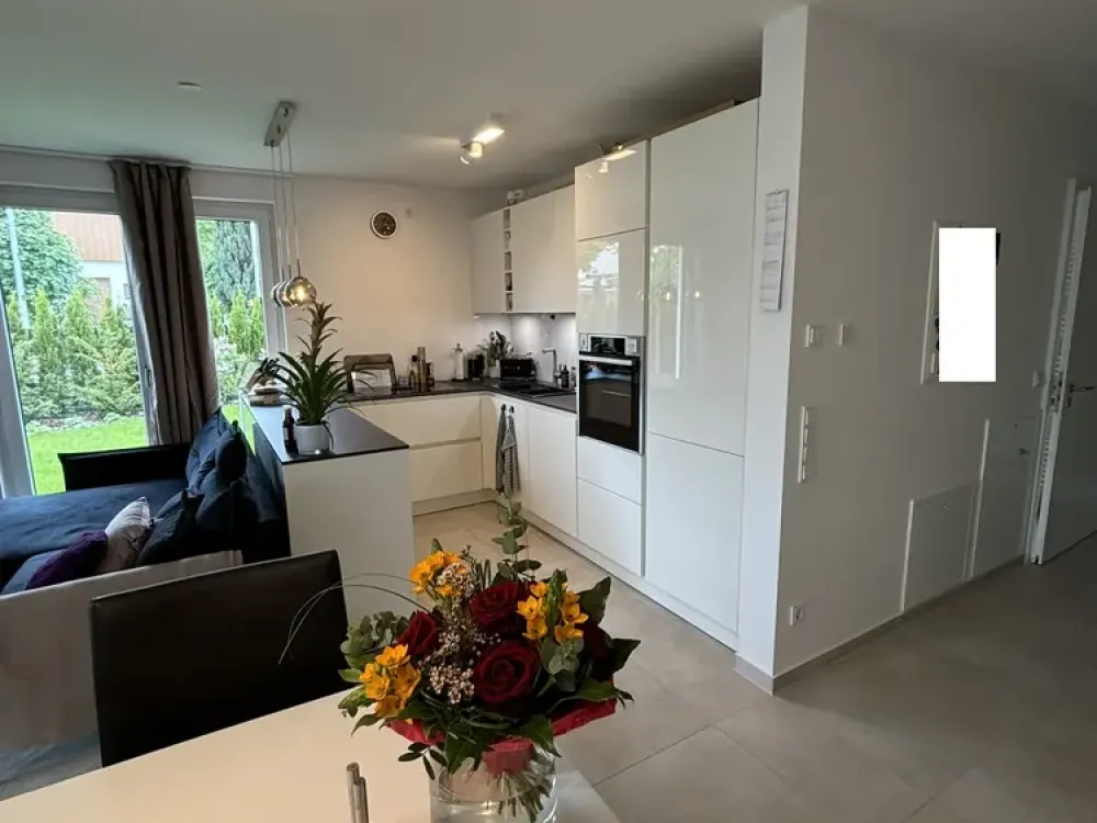 Beautiful Partially Furnished Ground Floor Apartment on 2 Levels with Top Features and Garden