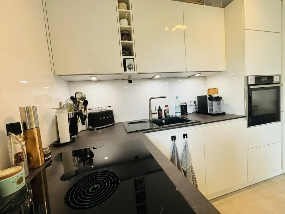Beautiful Partially Furnished Ground Floor Apartment on 2 Levels with Top Features and Garden