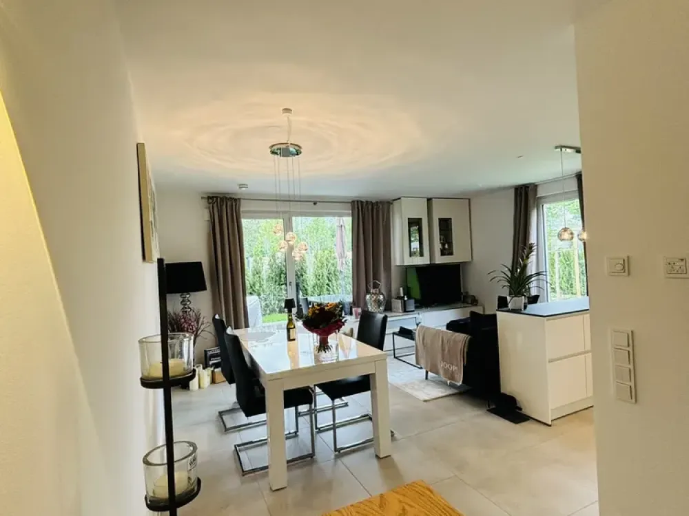Beautiful Partially Furnished Ground Floor Apartment on 2 Levels with Top Features and Garden