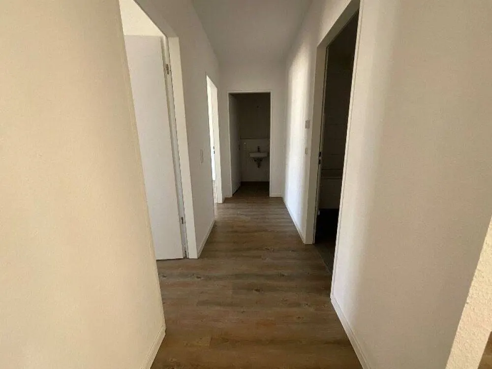 47124/45 Helle 3-Zimmer-Wohnung (ca. 95 m²) mit großem Balkon und bodentiefen Fenstern in Düsseldorf-Gatherhof
