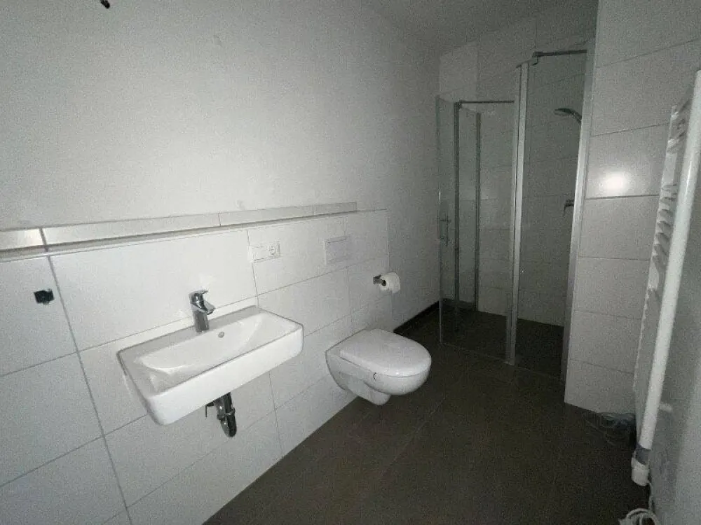 47124/45 Helle 3-Zimmer-Wohnung (ca. 95 m²) mit großem Balkon und bodentiefen Fenstern in Düsseldorf-Gatherhof