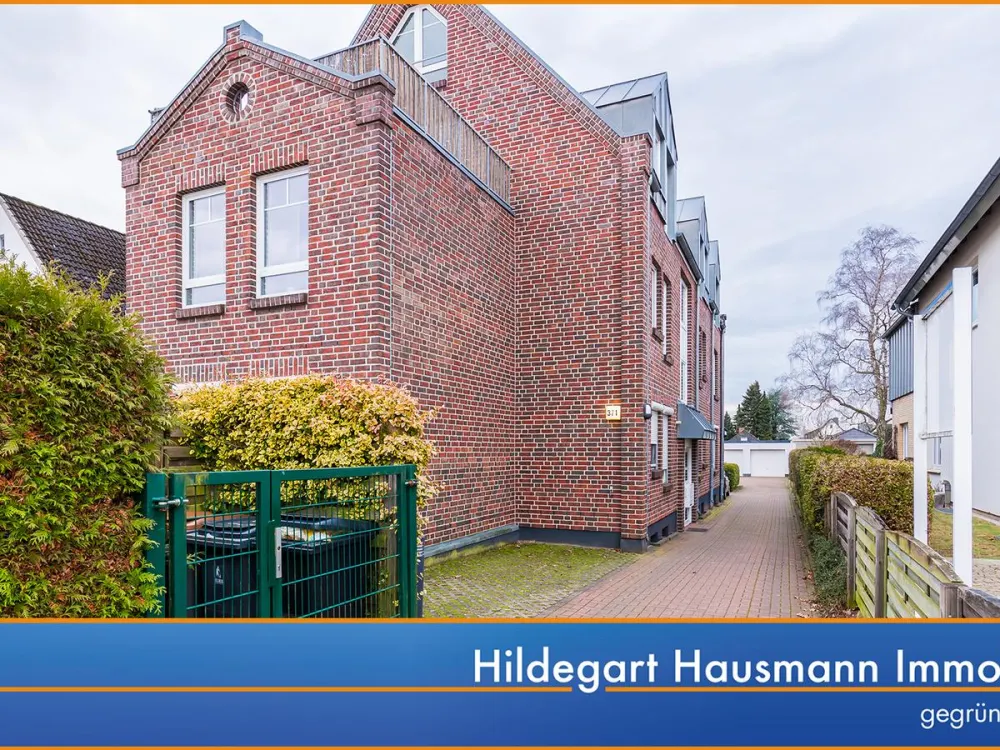 Striking Maisonette Apartment with Large Roof Terrace in Norderstedt-Mitte!