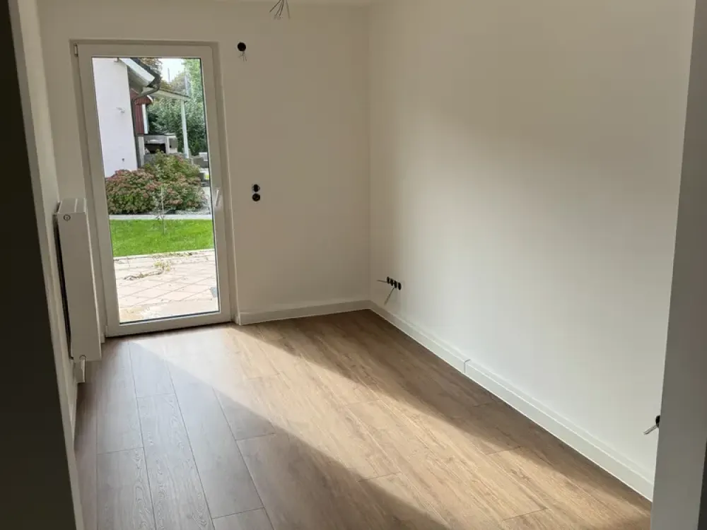 Erstbezug nach Kernsanierung, moderne Erdgeschosswohnung mit Terrasse und Garten