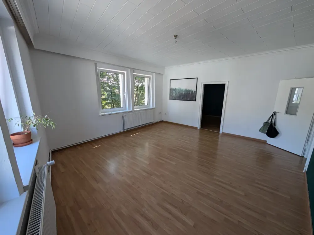 Großzügige Wohnung in der direkten Innenstadt mit neuer Fassadendämmung, Fenstern und Wärmepumpe