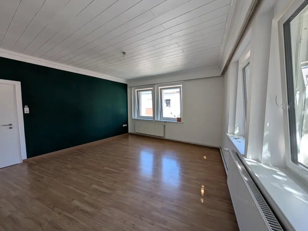 Großzügige Wohnung in der direkten Innenstadt mit neuer Fassadendämmung, Fenstern und Wärmepumpe