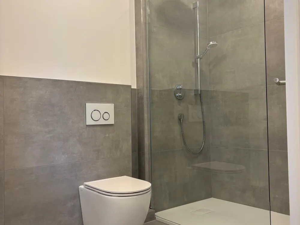 Ruhiges Wohnen am Meer: Sanierte 3-Zimmer-Wohnung mit Balkon & Me