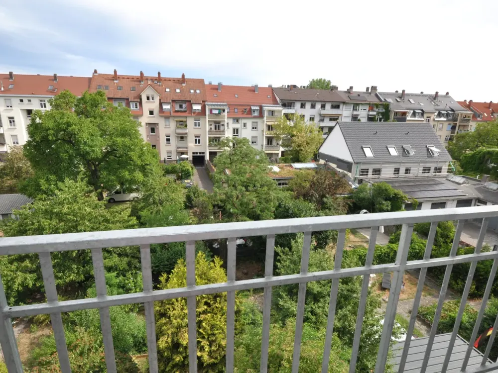 Frisch sanierte 4-Zimmer-Altbauwohnung mit Gartenanteil und 118 m² in Karlsruhe-Beiertheim-Bulach