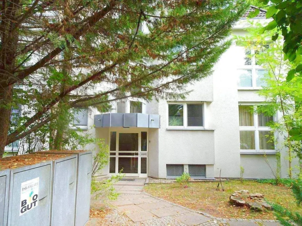 Stadtvilla, DG-Maisonette-Wohnung mit kl. Terrasse, Gemeinschaftsgarten, Fußbodenheizung und EBK