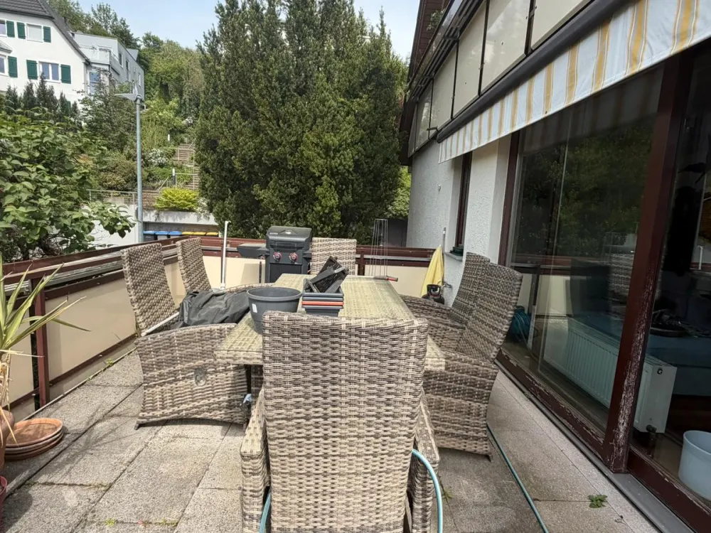 HELL UND GROSSZÜGIG - 2,5-Zimmer-Wohnung in Esslingen mit Terrasse, Stellplatz - 9064