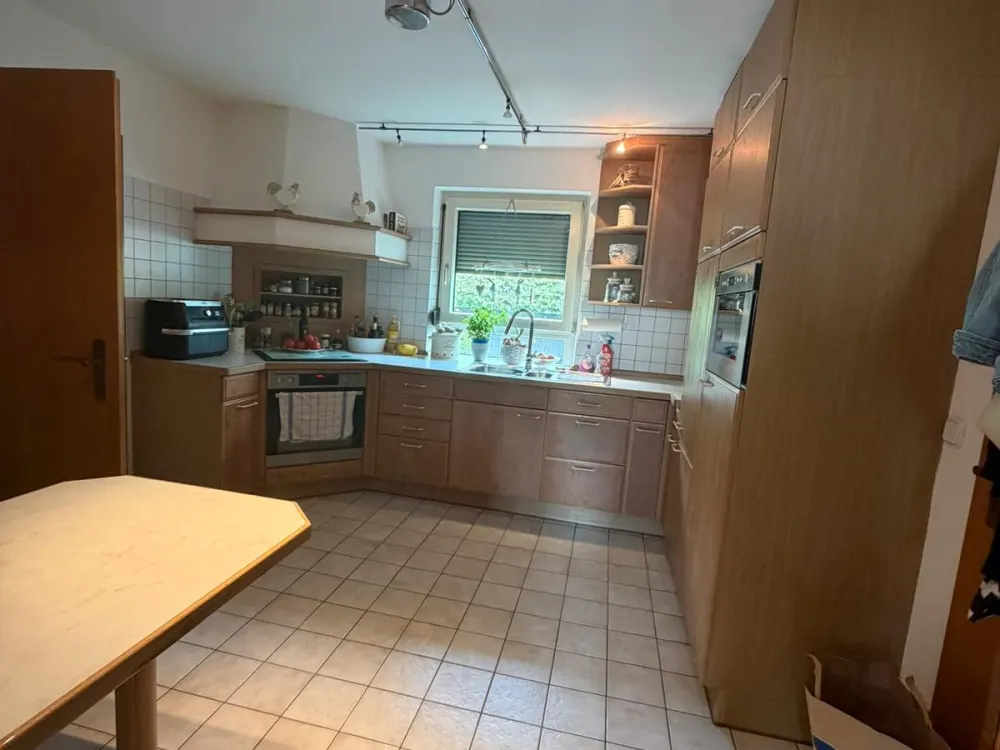 HELL UND GROSSZÜGIG - 2,5-Zimmer-Wohnung in Esslingen mit Terrasse, Stellplatz - 9064