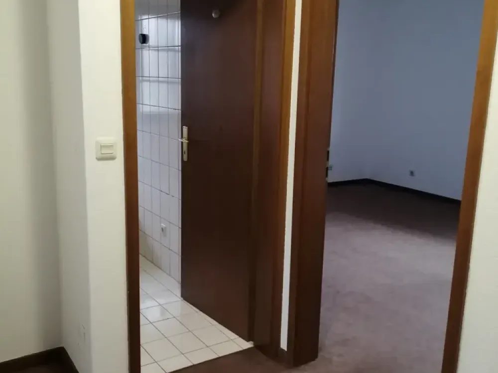 2 Zi, 64 qm v. privat, ab sofort, zur Zwischenmiete bis max 15 Monate, Teilmöbl.