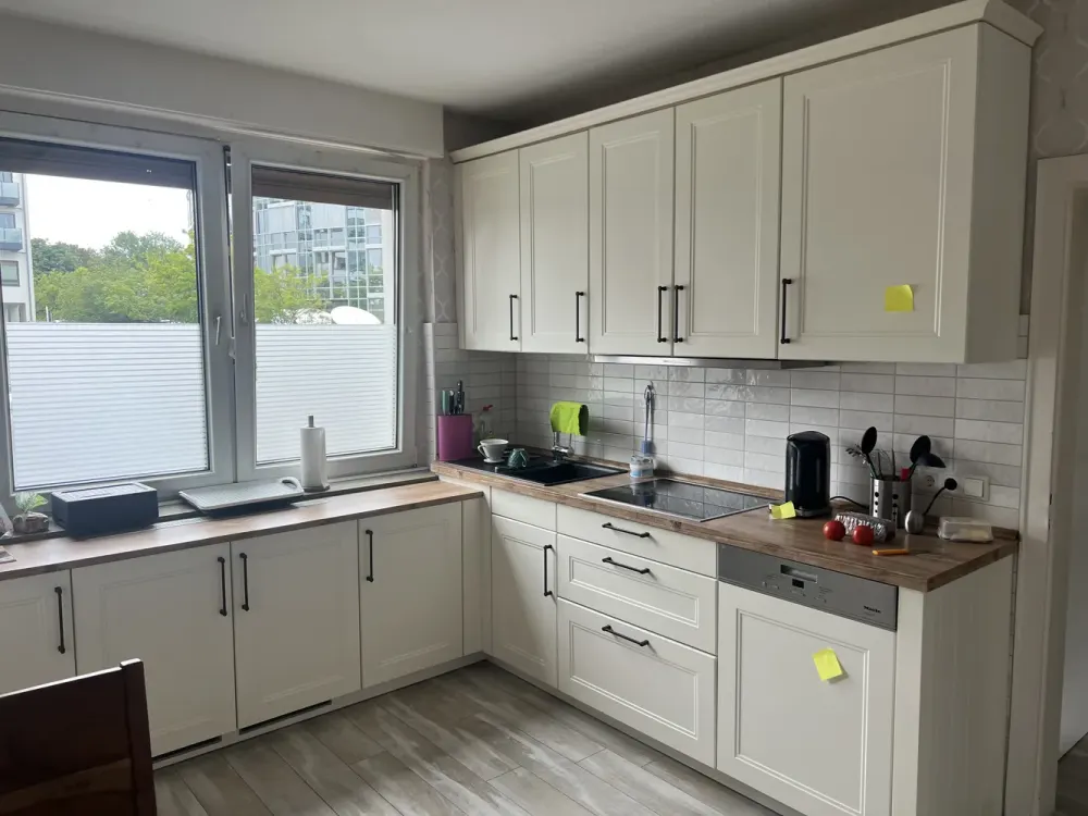 2,5 Zimmer Erdgeschosswohnung (86 qm) mit Garten und Garage