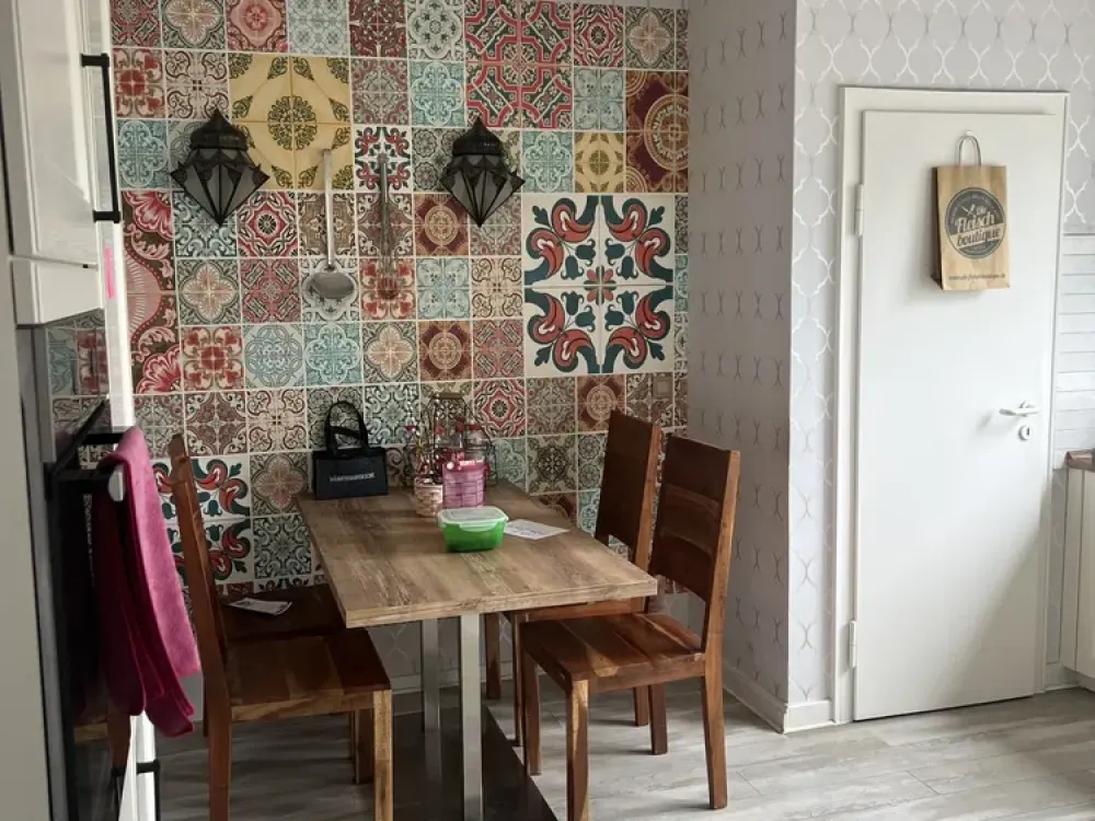2,5 Zimmer Erdgeschosswohnung (86 qm) mit Garten und Garage