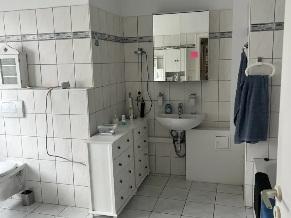 2,5 Zimmer Erdgeschosswohnung (86 qm) mit Garten und Garage