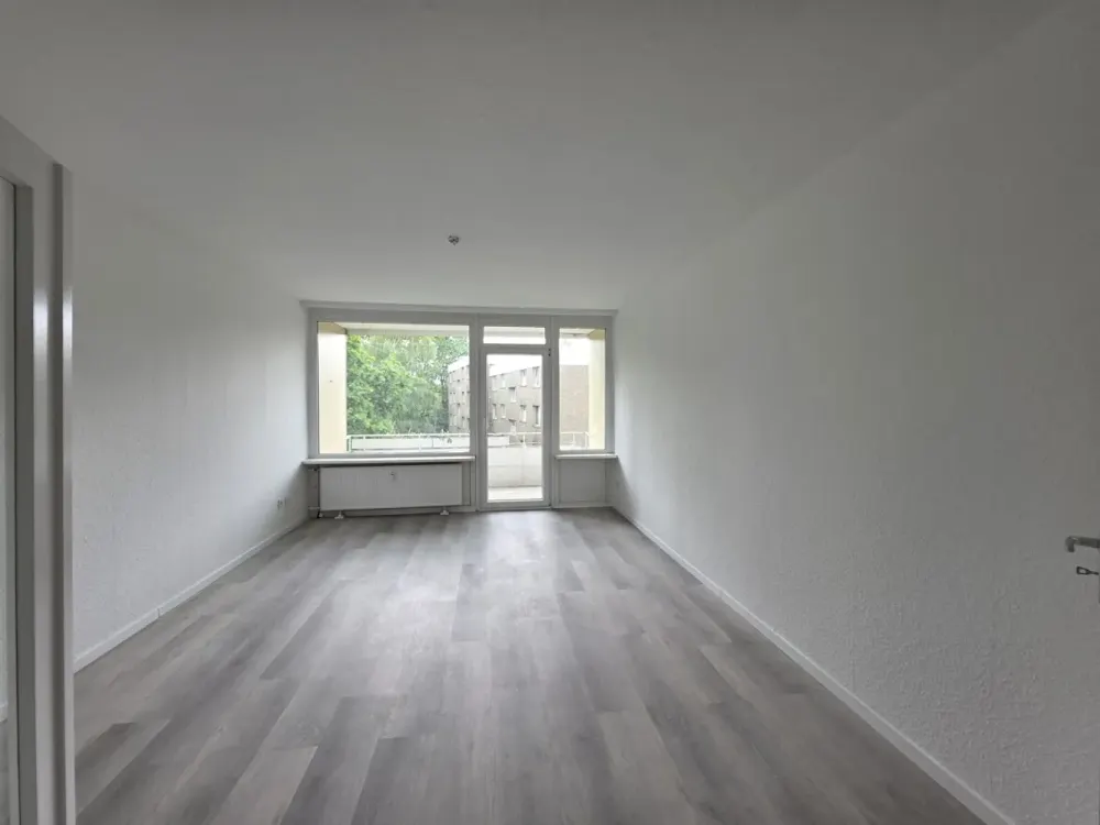 Erstbezug nach Renovierung: 4-Zi.-Wohnung mit Balkon in familienfreundlicher Lage, Ruhrhöhe