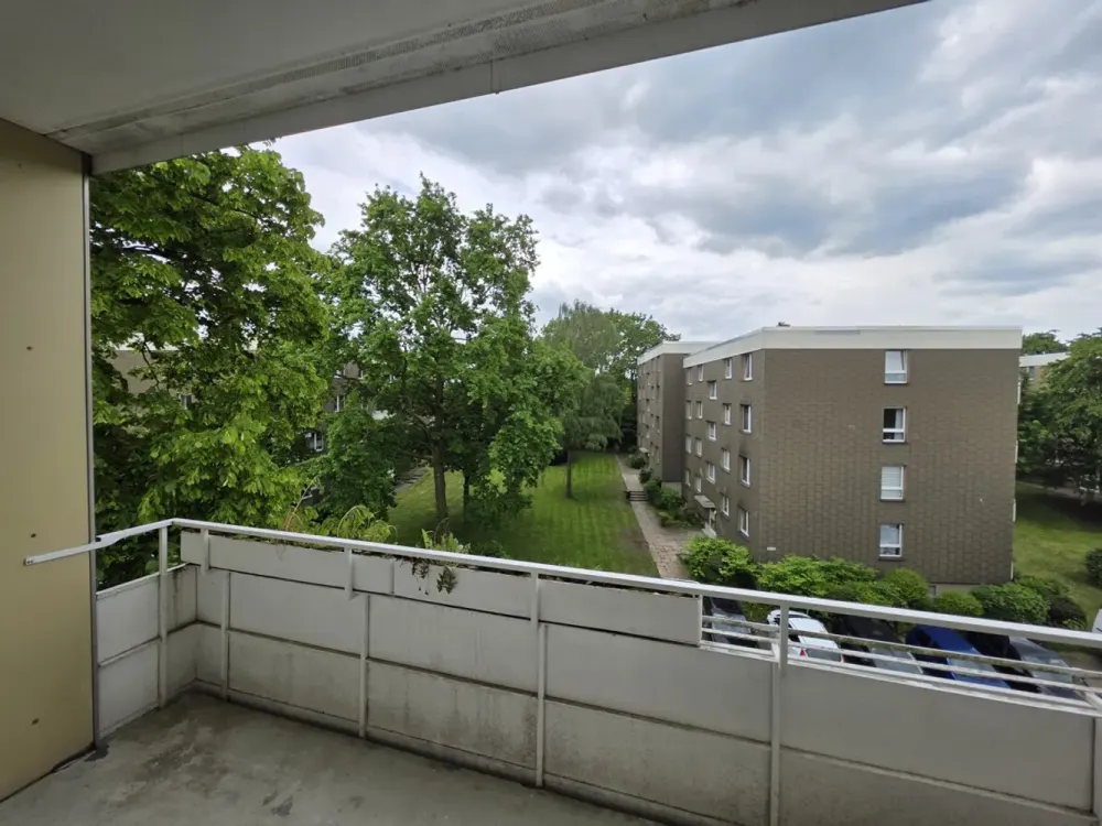 Erstbezug nach Renovierung: 4-Zi.-Wohnung mit Balkon in familienfreundlicher Lage, Ruhrhöhe