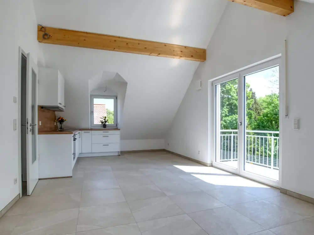 Moderne 2-Zimmer-DG-Wohnung im Grünen mit Süd-Balkon und EBK in Allach