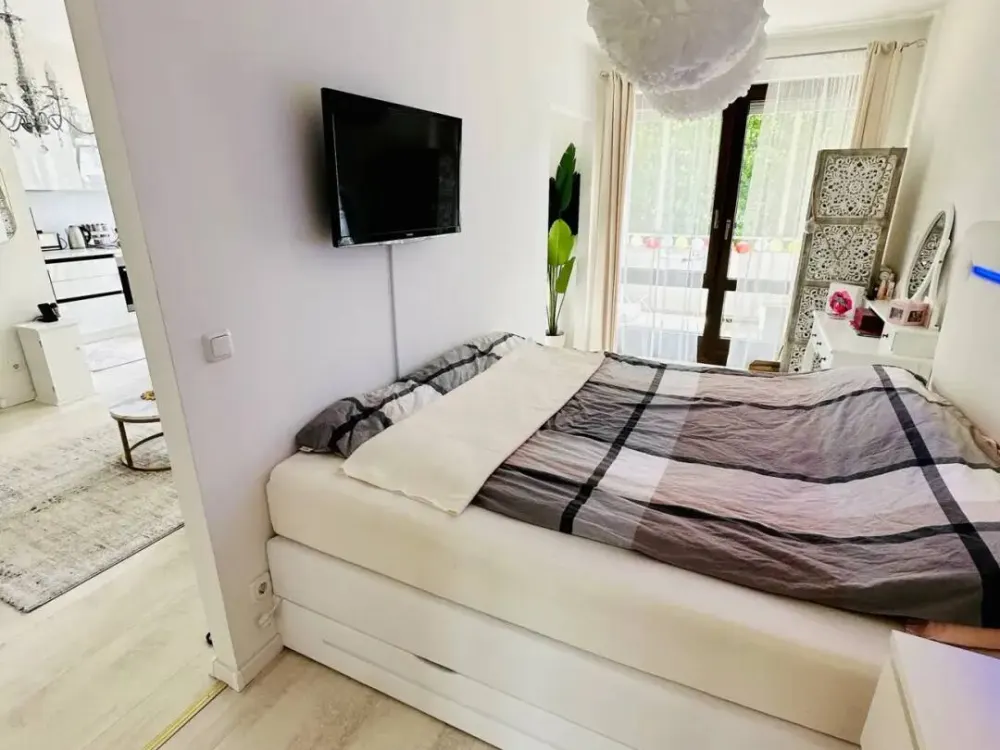 Hochwertige 2-Zimmer-Wohnung mit Einbauküche, TG-Stellplatz und Balkon. Ideal für Studenten/ Einpersonenhaushalt