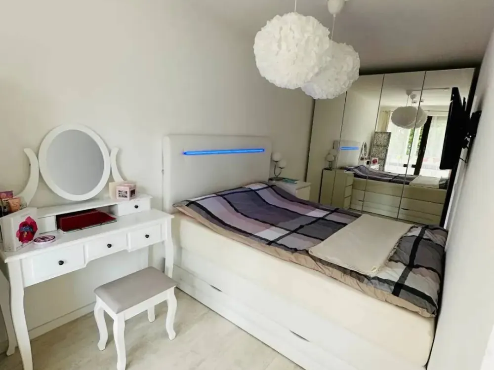 Hochwertige 2-Zimmer-Wohnung mit Einbauküche, TG-Stellplatz und Balkon. Ideal für Studenten/ Einpersonenhaushalt