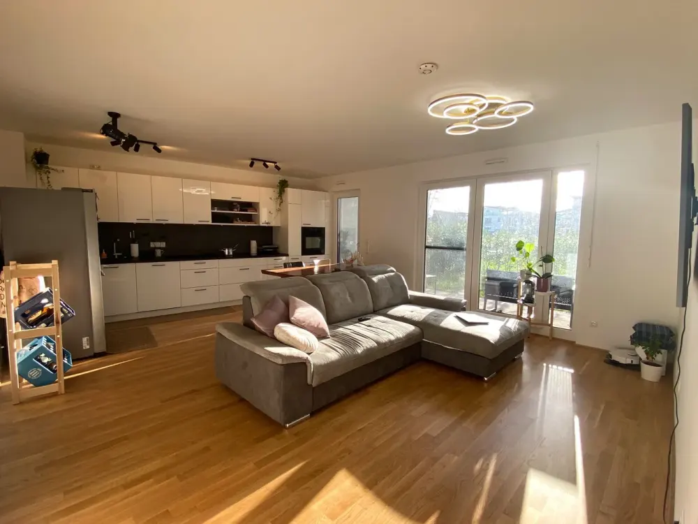4-Room Apartment by the Park with Garden and Fitted Kitchen in Bieber