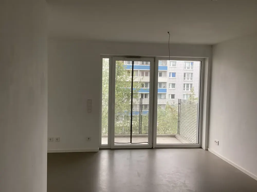 Spacious, bright 3-room apartment in a quiet courtyard