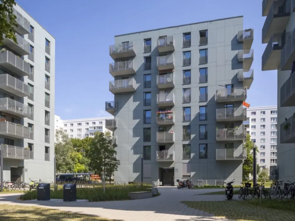 Spacious, bright 3-room apartment in a quiet courtyard