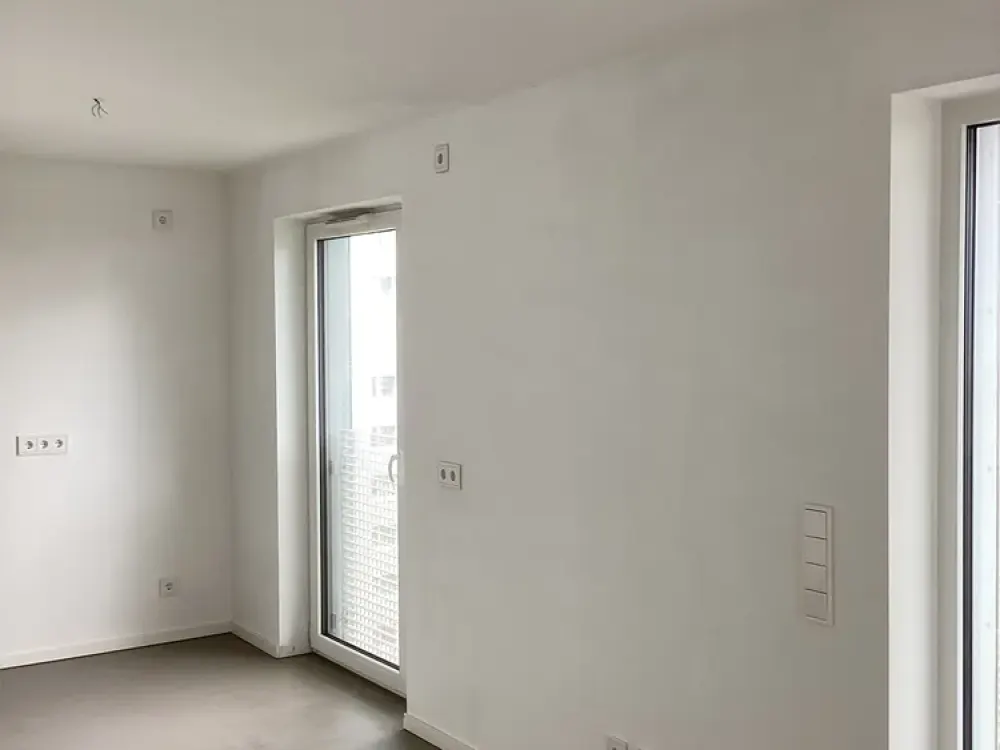 Spacious, bright 3-room apartment in a quiet courtyard