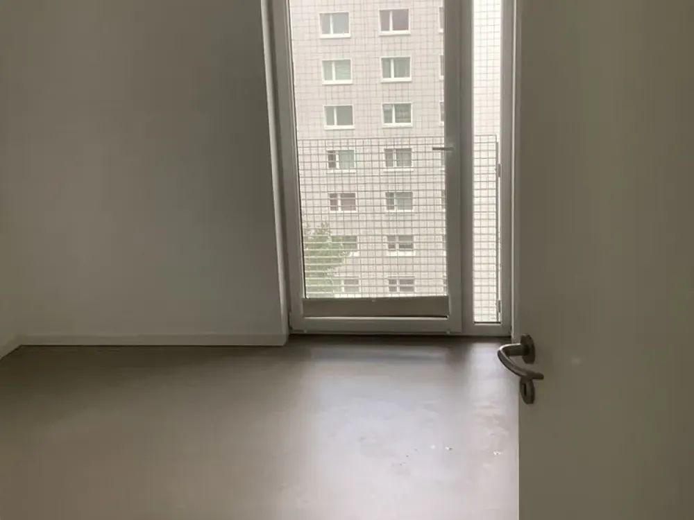 Spacious, bright 3-room apartment in a quiet courtyard