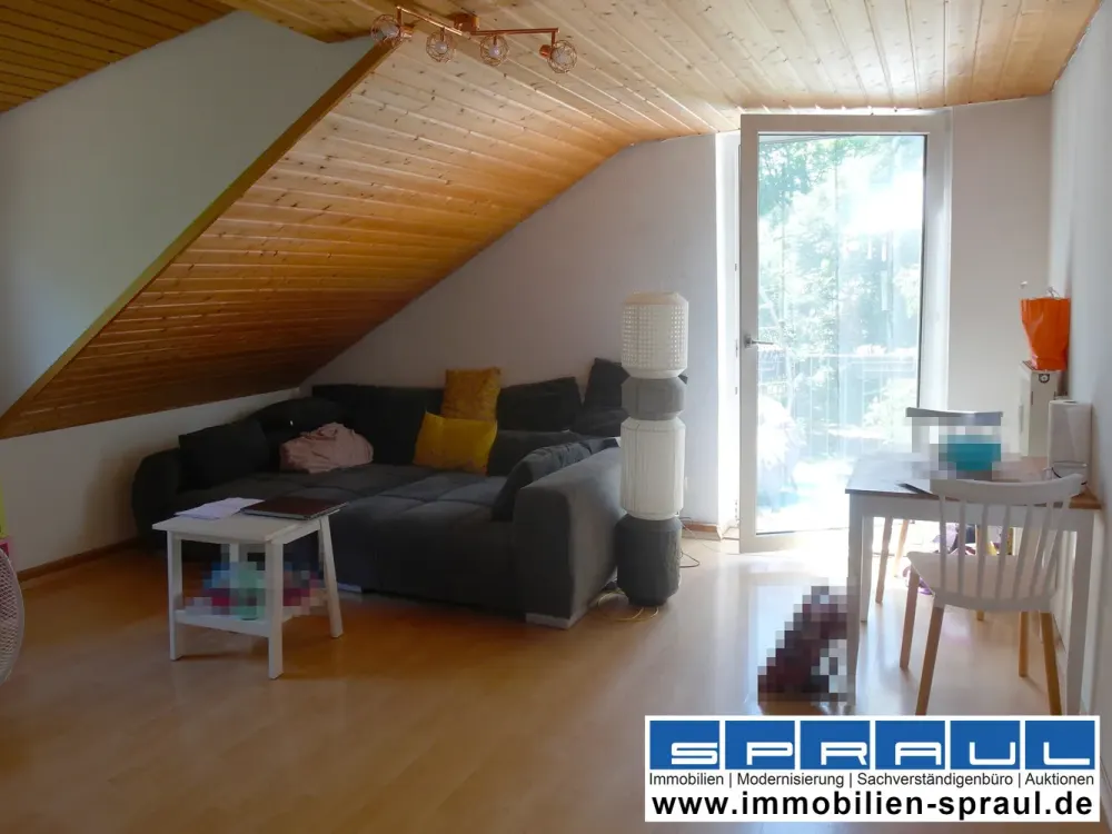 2 Zimmer DG Wohnung in ruhiger Lage von Friedrichshafen, perfekt für ZU Studenten