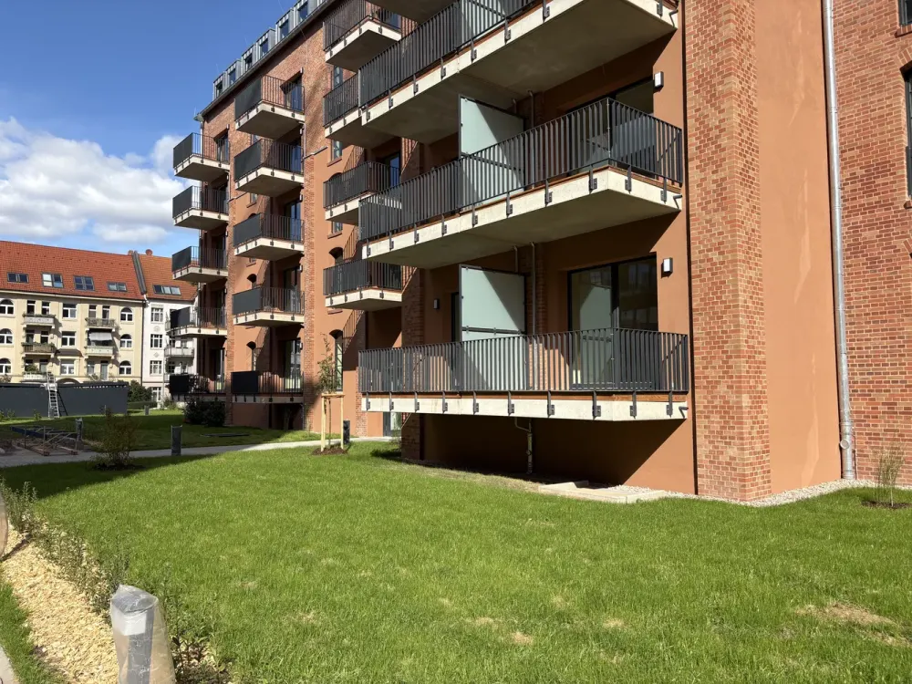3-Room Apartment in Industrial Monument with Fitted Kitchen and Parquet Flooring