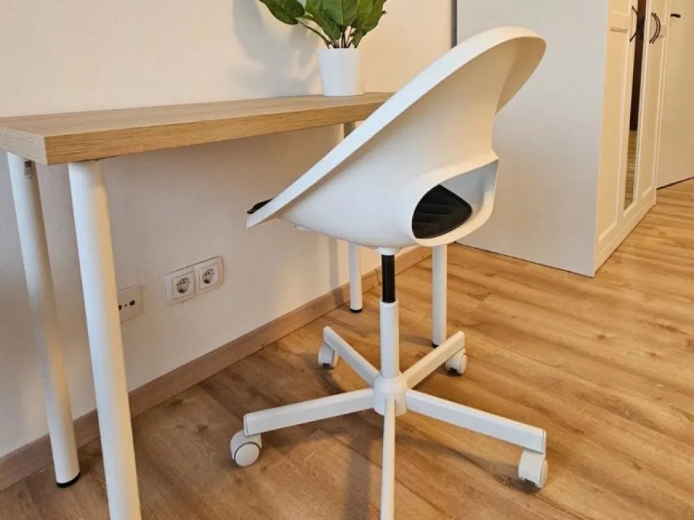 AB OKTOBER - Möblierte 1-Zimmerwohnung mit Balkon am Wöhrder See