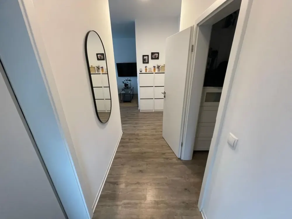 Moderne 2-Zimmer-Wohnung mit Einbauküche, Balkon und Tiefgaragenstellplatz