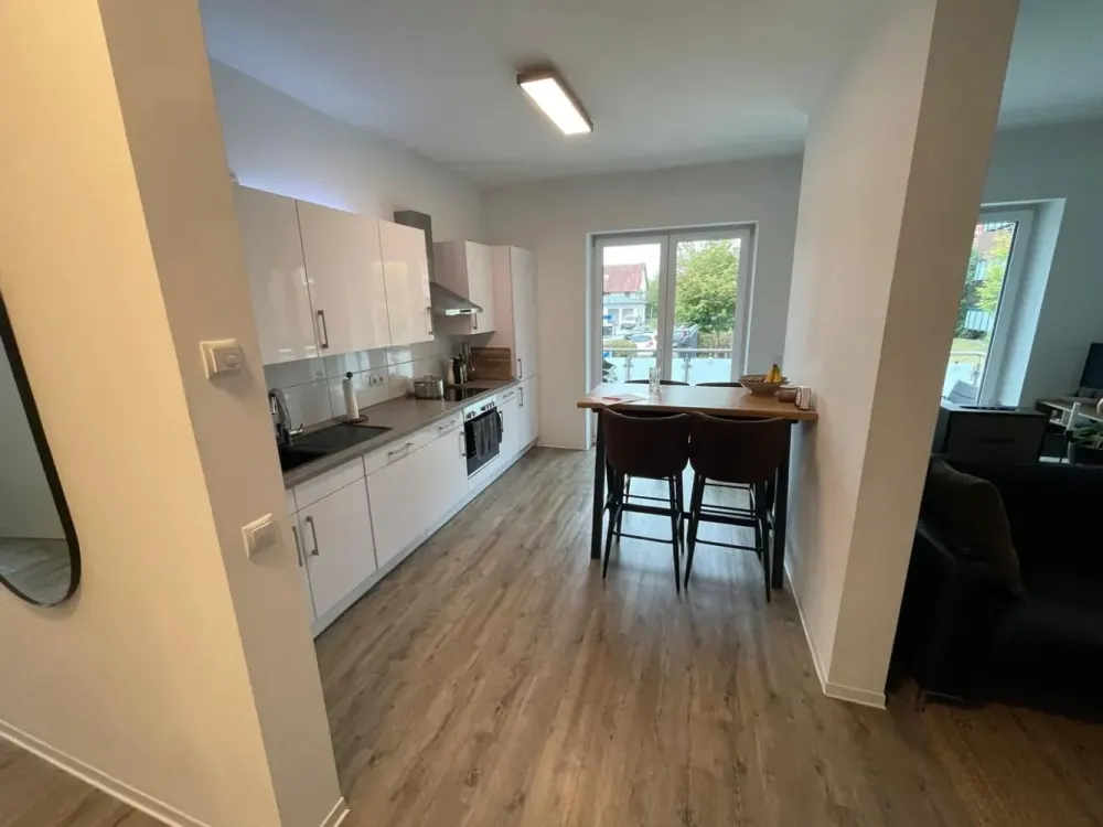Moderne 2-Zimmer-Wohnung mit Einbauküche, Balkon und Tiefgaragenstellplatz