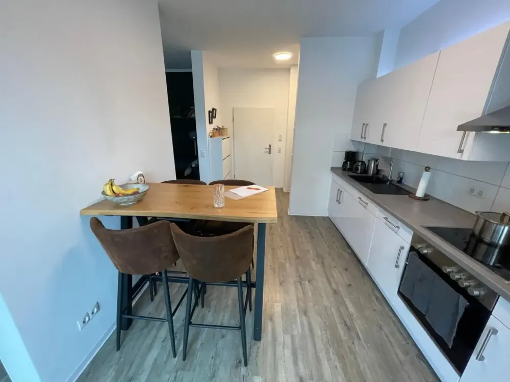 Moderne 2-Zimmer-Wohnung mit Einbauküche, Balkon und Tiefgaragenstellplatz