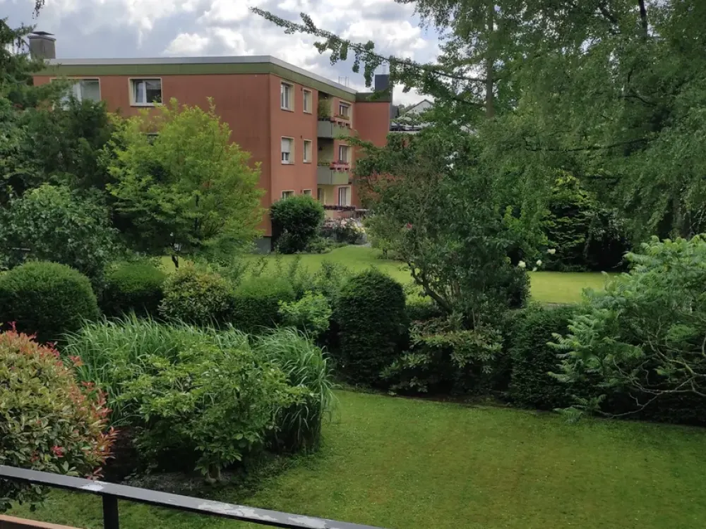Gepflegte 2-Zimmer-Wohnung mit Balkon & Blick ins Grüne