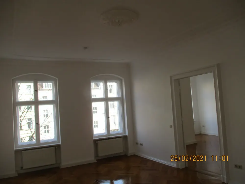 Wunderschöne große 5 Zimmer Altbauwohnung in zentraler Lage
