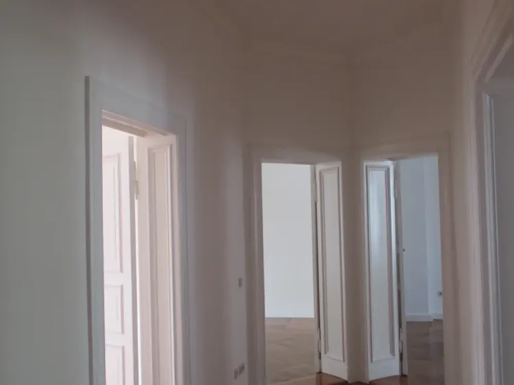 Wunderschöne große 5 Zimmer Altbauwohnung in zentraler Lage