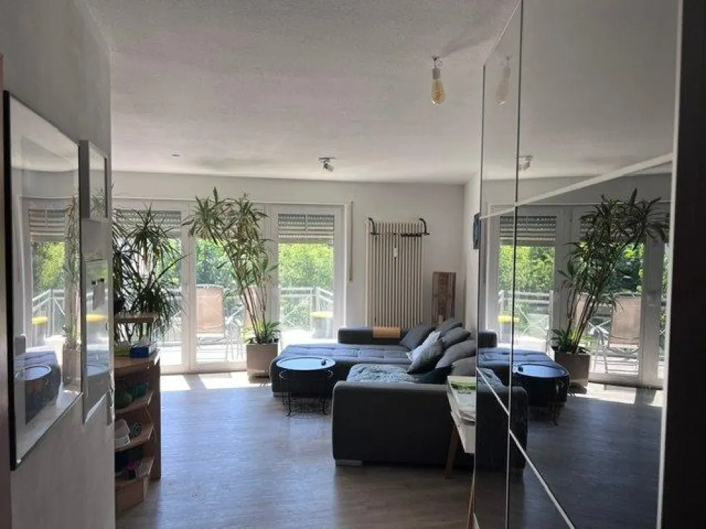 Bright, quiet, partially furnished apartment + balcony, approx. 35m², extra underground parking space